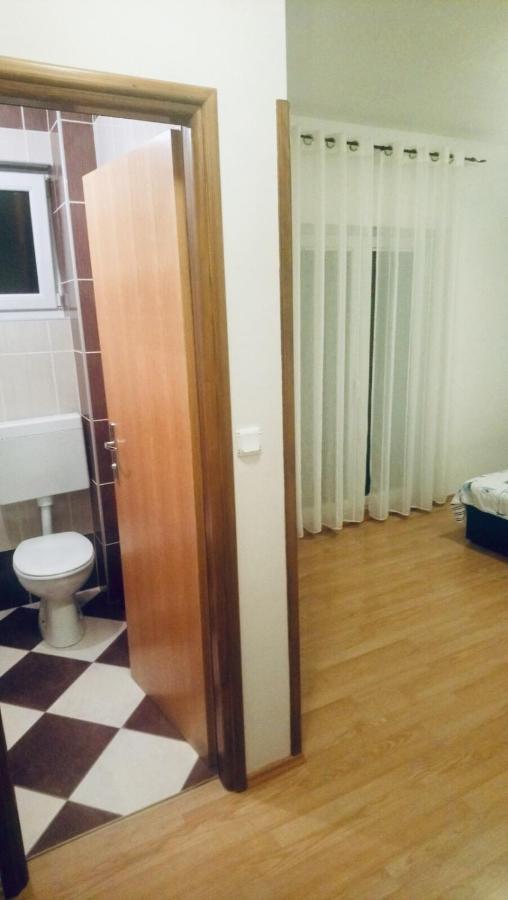 Apartmani Niko 1 Radovin Esterno foto