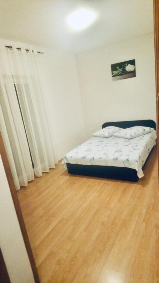 Apartmani Niko 1 Radovin Esterno foto