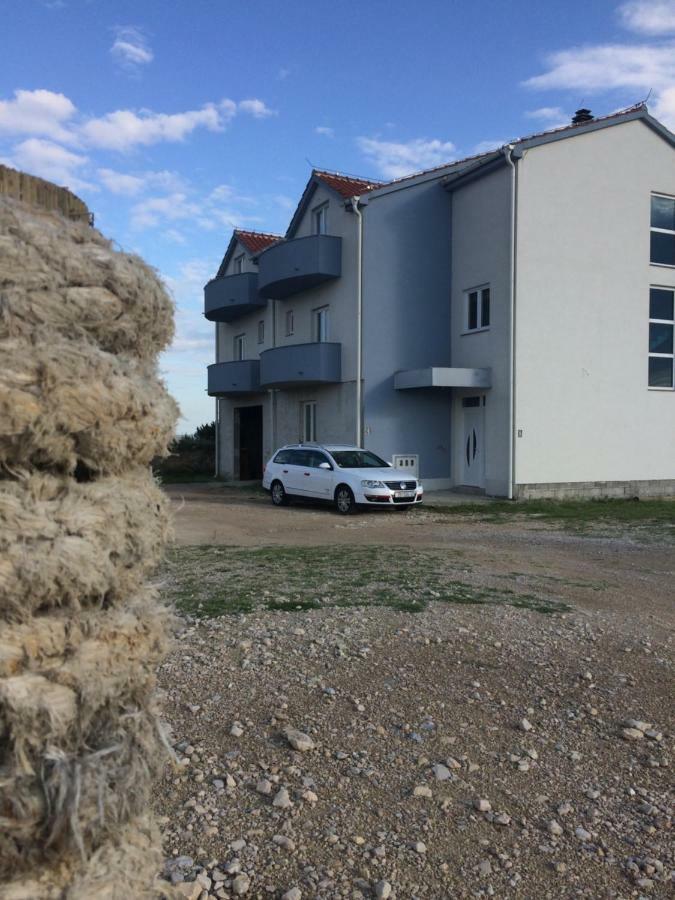 Apartmani Niko 1 Radovin Esterno foto