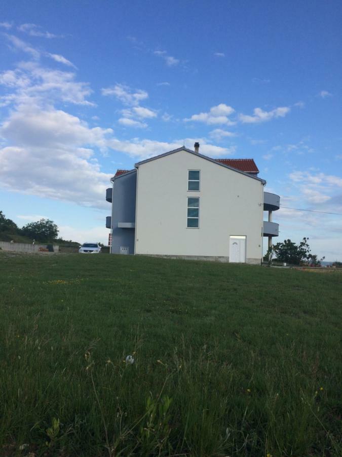 Apartmani Niko 1 Radovin Esterno foto