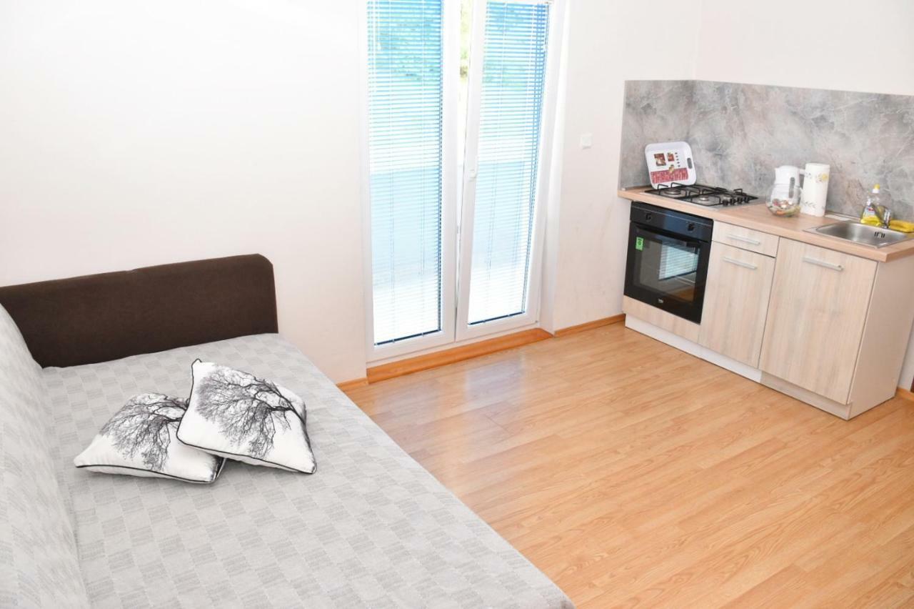 Apartmani Niko 1 Radovin Esterno foto
