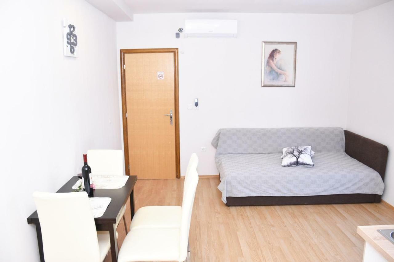 Apartmani Niko 1 Radovin Esterno foto