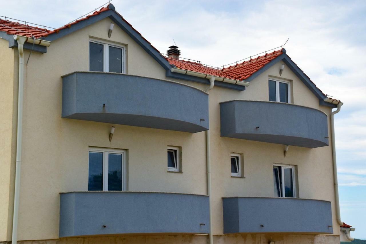 Apartmani Niko 1 Radovin Esterno foto