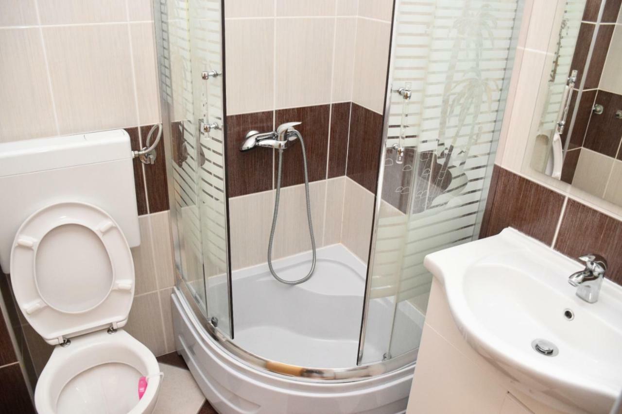 Apartmani Niko 1 Radovin Esterno foto